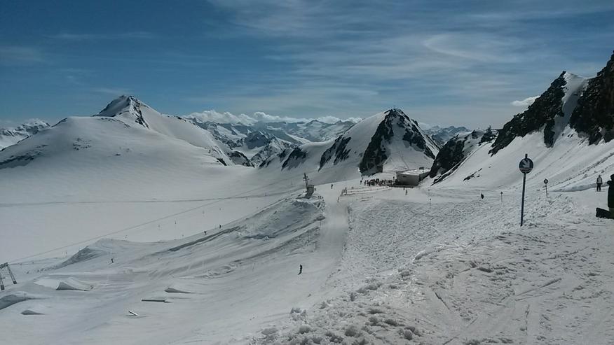 Bild 6: Skifahren in der Gruppe- Familien-Skifreizeiten 05. April.-12. April Stubaier Gletscher (2025)