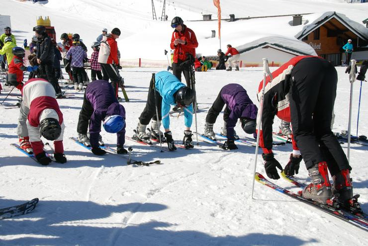 Bild 2: Skifahren in der Gruppe- Familien-Skifreizeiten 05. April.-12. April Stubaier Gletscher (2025)