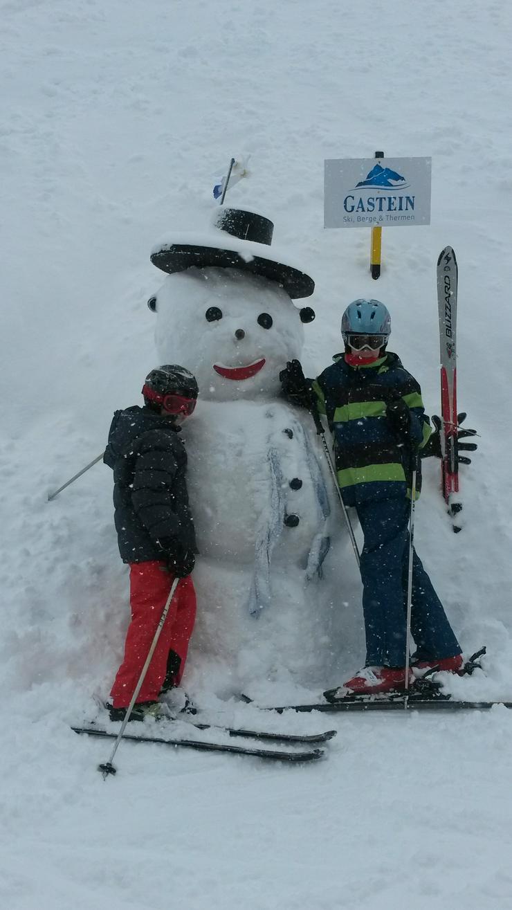 Bild 7: Skifahren in der Gruppe- Familien-Skifreizeiten 05. April.-12. April Stubaier Gletscher (2025)