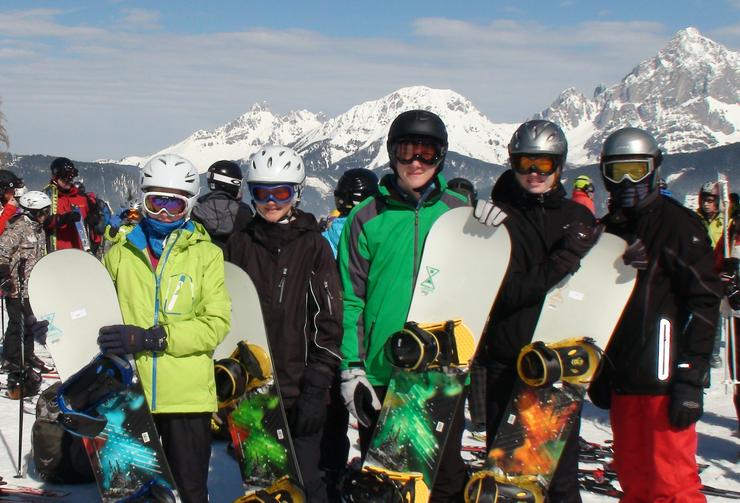 Bild 4: Skifahren in der Gruppe- Familien-Skifreizeiten 25.3.-01. April und 01.-08. April Ski Amadé (2023)