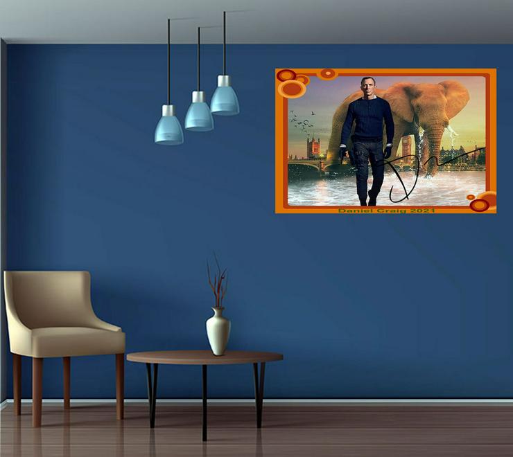 Bild 2: DANIEL CRAIG mit Elefant.. Star Souvenir. Geschenkidee. Zimmerdeko. Blickfang. Unikat, Wandbild. Neuheit. Sammelobjekt.    