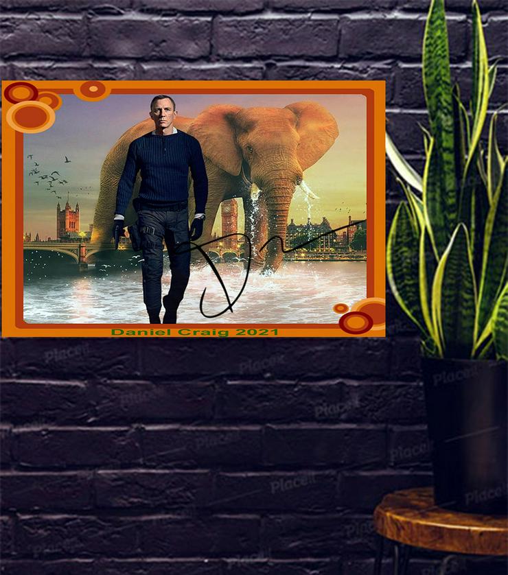 Bild 4: DANIEL CRAIG mit Elefant.. Star Souvenir. Geschenkidee. Zimmerdeko. Blickfang. Unikat, Wandbild. Neuheit. Sammelobjekt.    