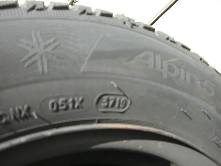 Bild 2: Winterreifen Michelin Alpin 5 , Größe 185/65 R 15 , auf Original Hyundai Stahlfelge mit Hyundai Radzierblende 