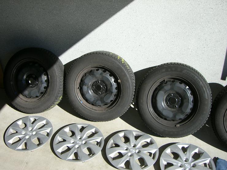 Bild 4: Winterreifen Michelin Alpin 5 , Größe 185/65 R 15 , auf Original Hyundai Stahlfelge mit Hyundai Radzierblende 
