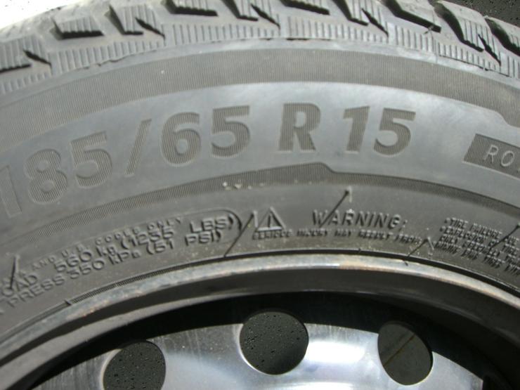 Bild 6: Winterreifen Michelin Alpin 5 , Größe 185/65 R 15 , auf Original Hyundai Stahlfelge mit Hyundai Radzierblende 