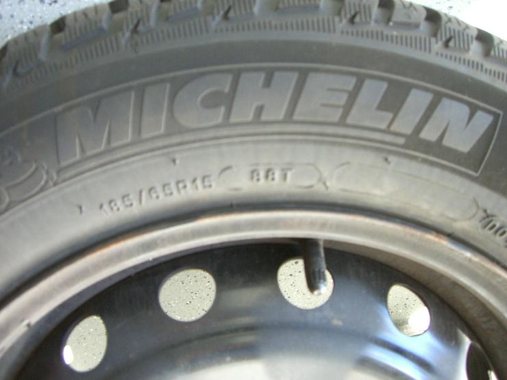 Bild 5: Winterreifen Michelin Alpin 5 , Größe 185/65 R 15 , auf Original Hyundai Stahlfelge mit Hyundai Radzierblende 