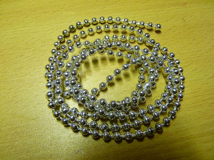 1 m silber Perlenband Kunststoff