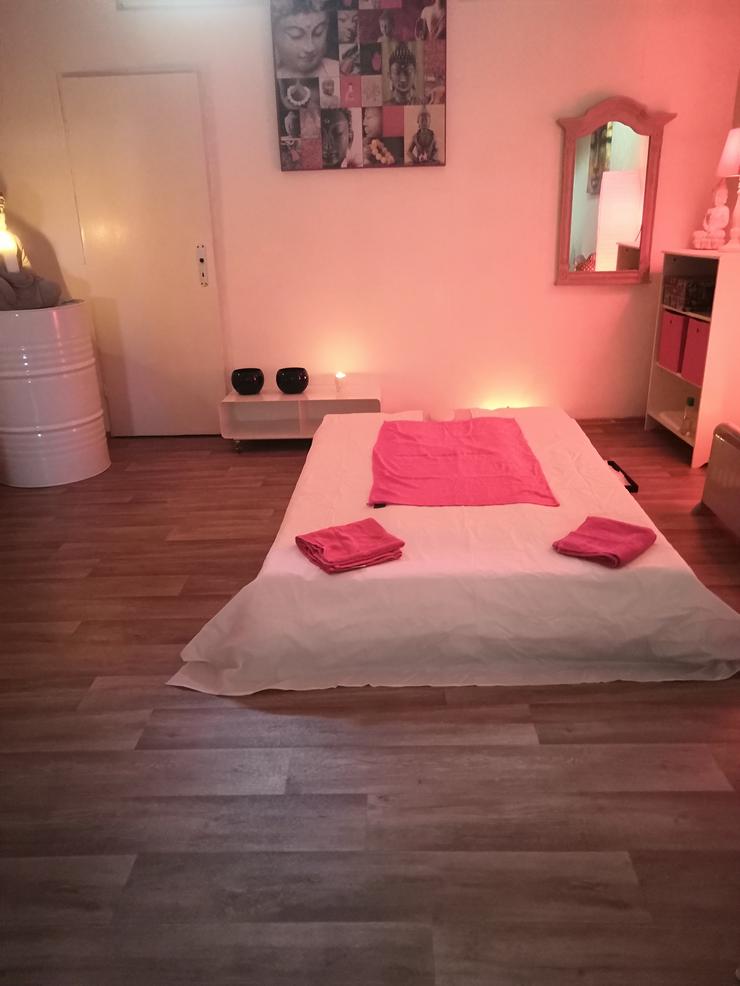 Bild 7: Masseur bietet 120 min Yoni-Massage für die Frau in Krefeld + 20 Km und in meinem  Massage Room.