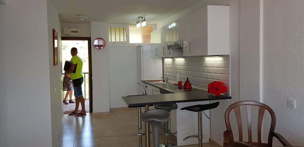 Bild 5: Schöne, ruhige 2,5-Zi-Wohnung in Mallorca Santa Ponsa, ca. 25 KM von der Hauptstadt Palma de Mallorca entfernt, mit großem Balkon, neue Einbauküche und neues Bad