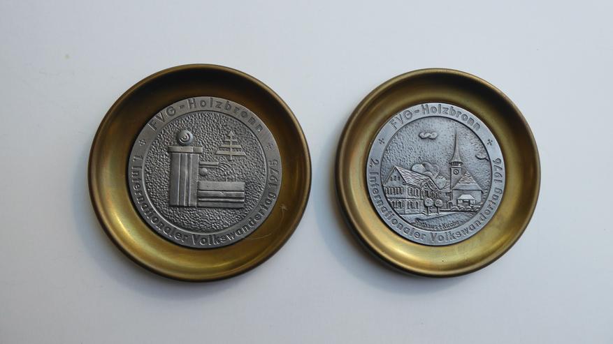 Bild 2:  2 Wander-Medaillen von Holzbronn, aussen Messing, innen Zinn 