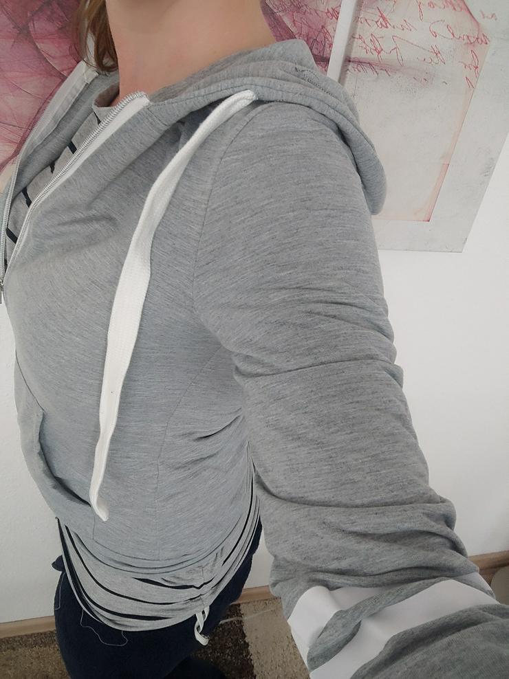 Bild 1: Hoodie Gr 34 XS bis 36 S Damen Grau weiss Zipper Jacke Kapuzenjacke Sweatjacke