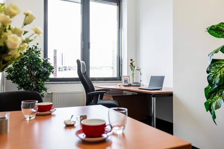 Privater Fix-Desk in kleinem Büro - Büro & Gewerbeflächen mieten - Bild 4