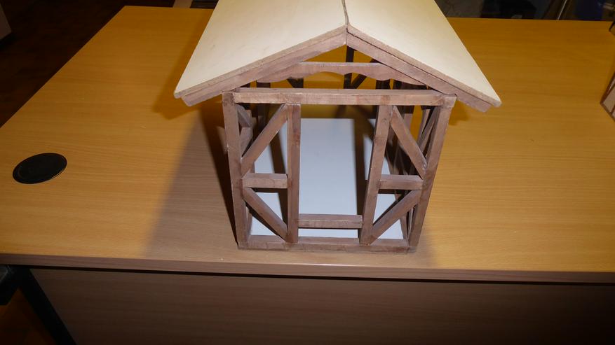 Bild 9: Fachwerkscheune aus Holz mit abnehmbaren Dach
