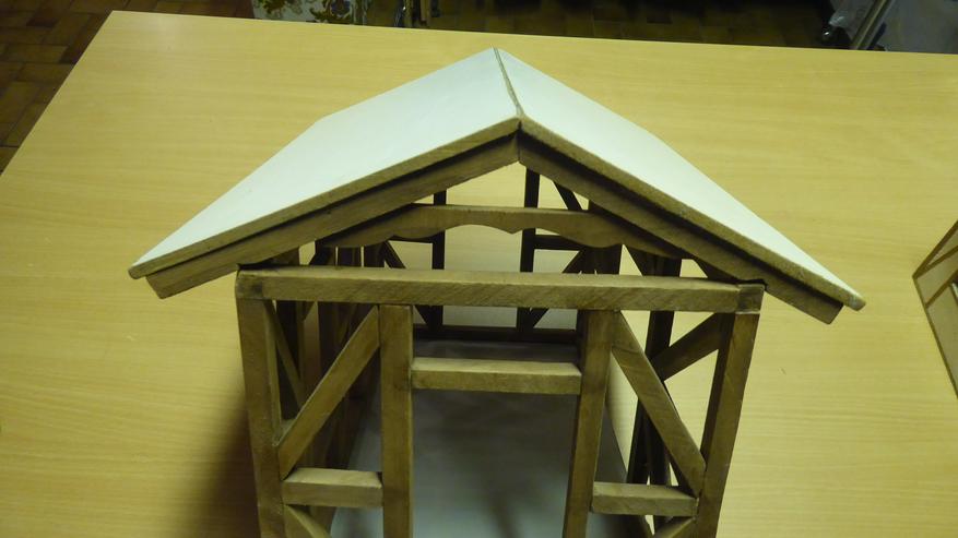 Bild 1: Fachwerkscheune aus Holz mit abnehmbaren Dach