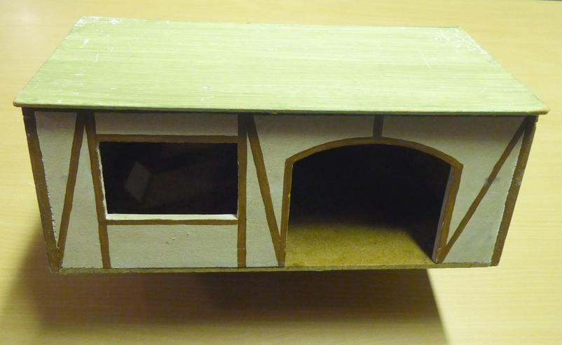 Holzstall mit aufgemaltem Fachwerk und abnehmbaren Dach - Weitere - Bild 2