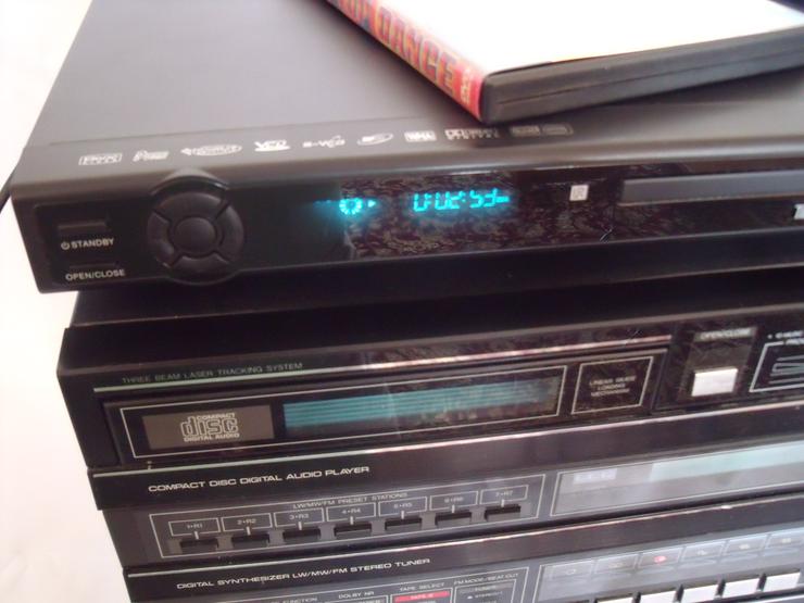 Bild 6: RADIO FM;AM; KV; KASSETTEN RECORDER mit DVD Player. + Mikrowelle 