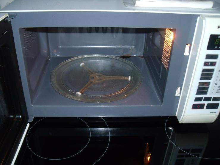 Bild 11: RADIO FM;AM; KV; KASSETTEN RECORDER mit DVD Player. + Mikrowelle 