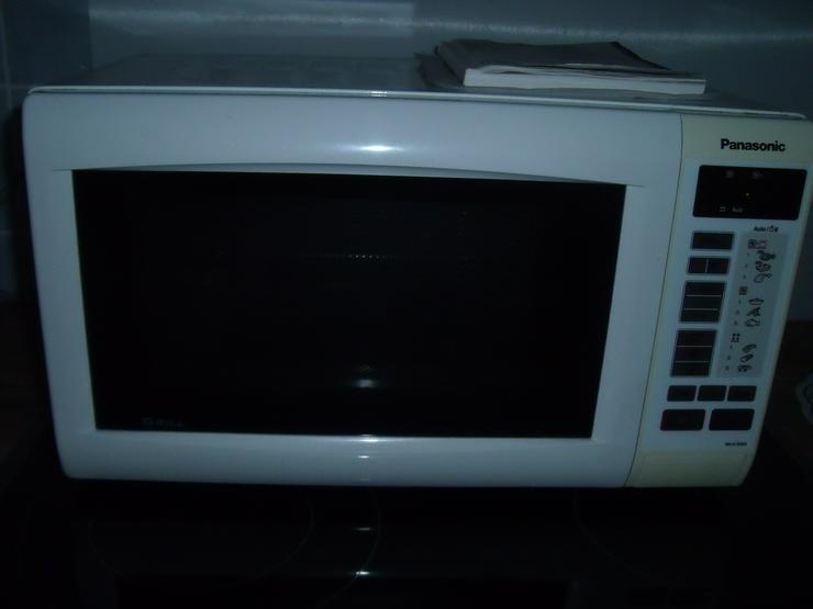 Bild 14: RADIO FM;AM; KV; KASSETTEN RECORDER mit DVD Player. + Mikrowelle 