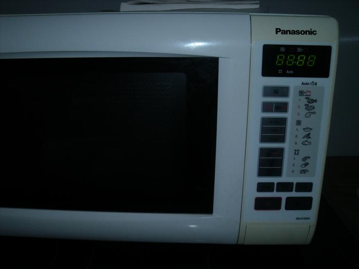 Bild 9: RADIO FM;AM; KV; KASSETTEN RECORDER mit DVD Player. + Mikrowelle 