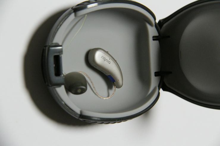 Bild 3: Hochwertiges Hörgerät, Signia Pure Charge&Go 2X M; Links