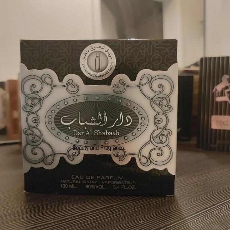 Dar Al Shabaab  inklusive Deodorant fruchtige, dunkle Noten verbunden mit tiefer, holziger Würze Perfekt als Geschenk für ihn