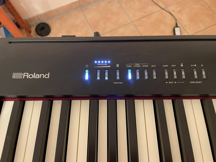 Bild 3: Roland e-piano FP30, inkl. Zubehör