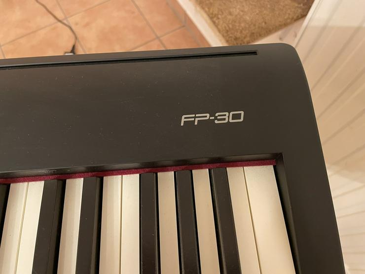 Bild 11: Roland e-piano FP30, inkl. Zubehör