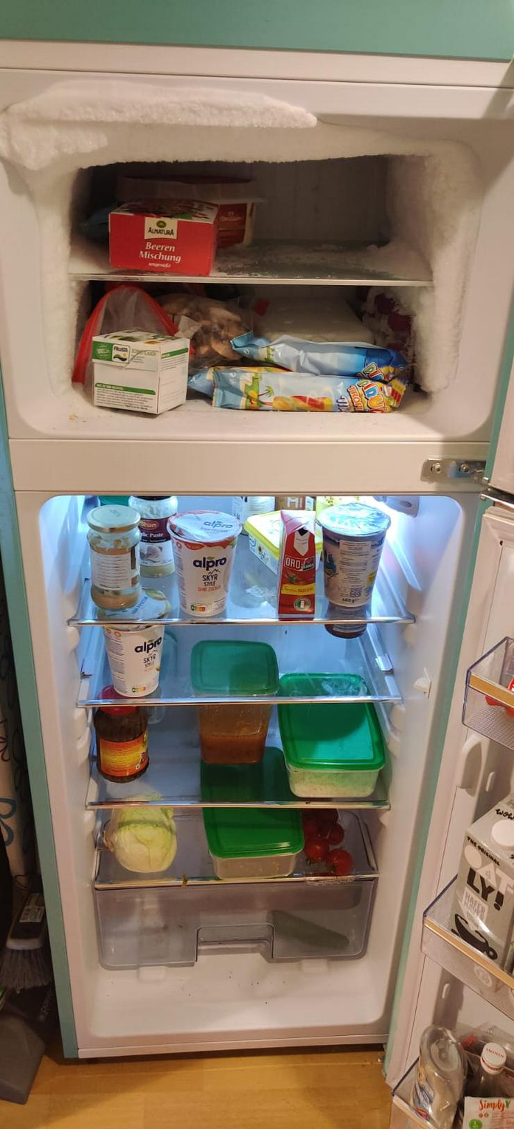 Bild 3: Trendy Kühlschrank-Gefrierkombination in hellblau zur Selbstabholung zu verkaufen