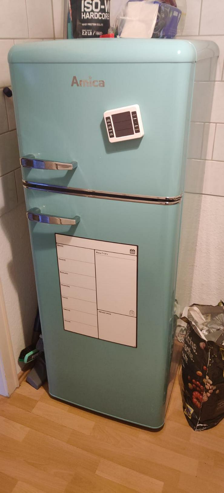 Trendy Kühlschrank-Gefrierkombination in hellblau zur Selbstabholung zu verkaufen