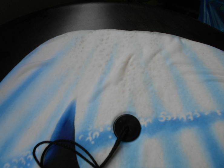 Bild 3: Gebrauchtes Styoropor  Surfbrett  mit Handgelenk Klettband für 5 Euro