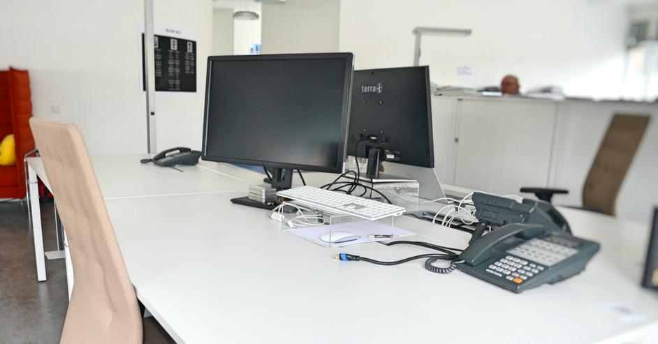 Schreibtisch in freundlichem Großraumbüro - Büro & Gewerbeflächen mieten - Bild 4