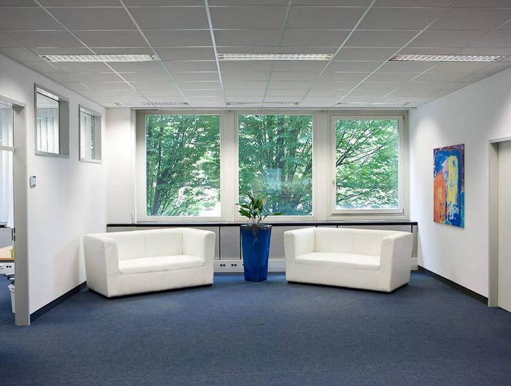 Renoviertes Büro mit schönem Blick auf die Alpen - Büro & Gewerbeflächen mieten - Bild 2