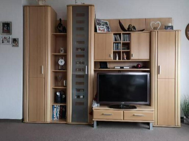 Bild 2: Wohnzimmer Schrank