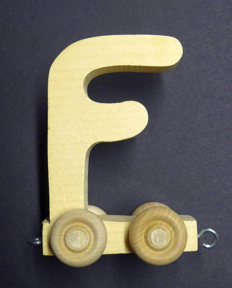 Bild 3: einzelne Naturholzbuchstaben 9 x 5 cm  mit Rädern