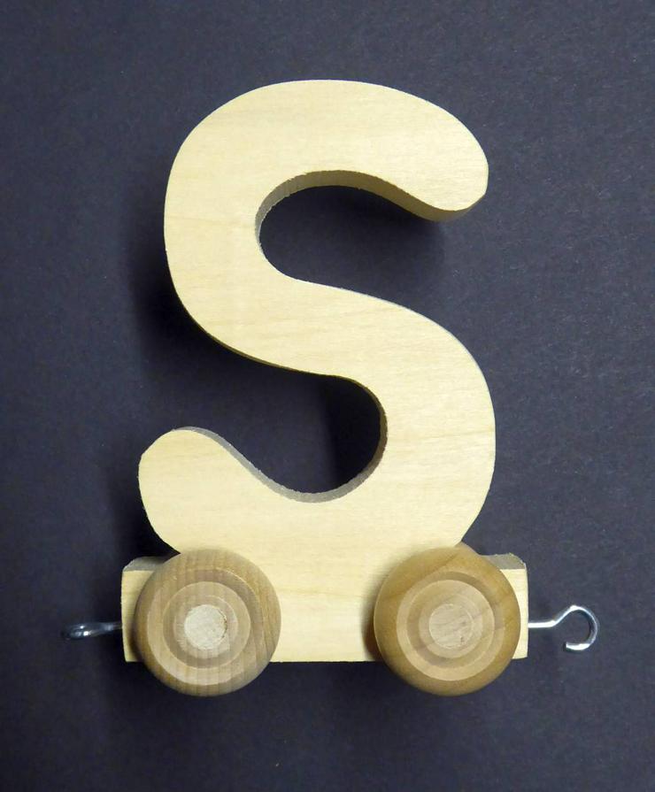 einzelne Naturholzbuchstaben 9 x 5 cm  mit Rädern - Spielzeug für Babys - Bild 8