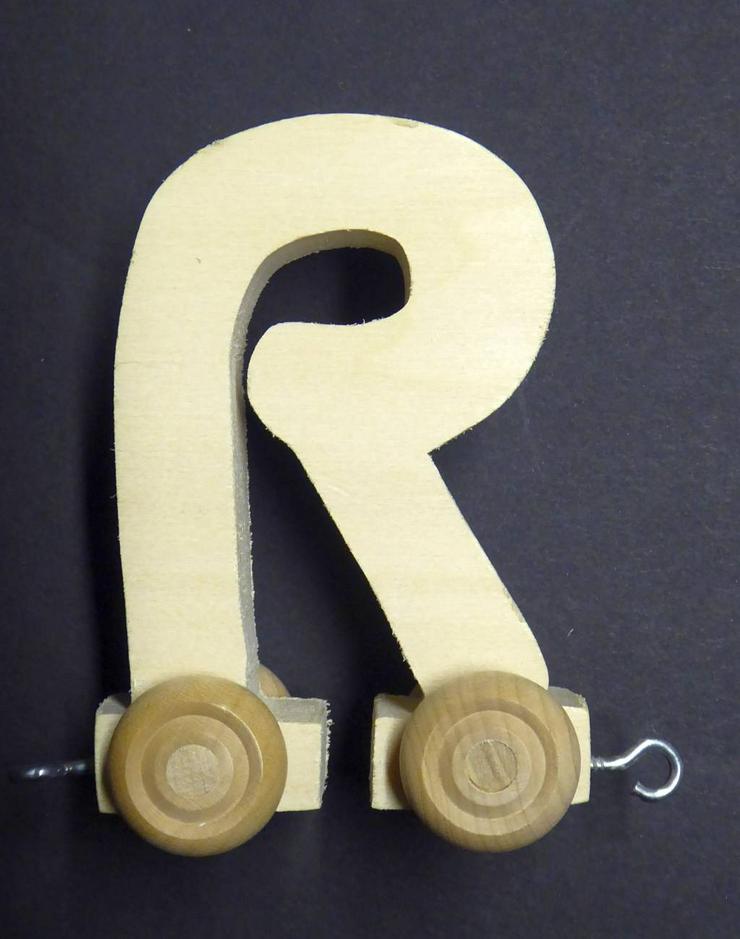 einzelne Naturholzbuchstaben 9 x 5 cm  mit Rädern - Spielzeug für Babys - Bild 7