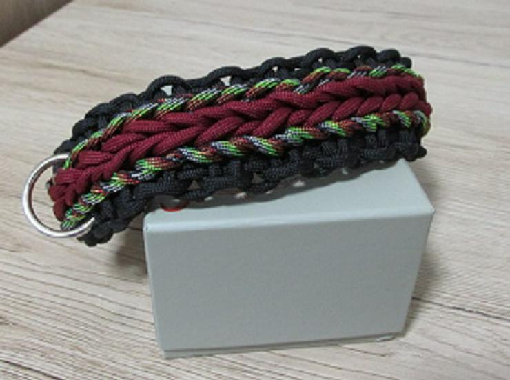 Dreifarbiges Hundehalsband aus Paracord - Halsbänder, Leinen & Maulkörbe - Bild 1