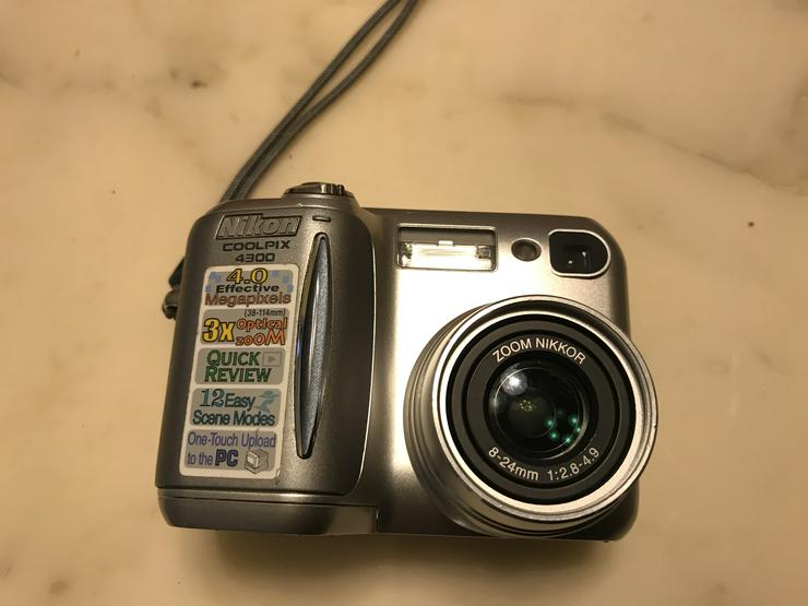 Nikon COOLPIX 4300 16.0 MP Digitalkamera - Silber
