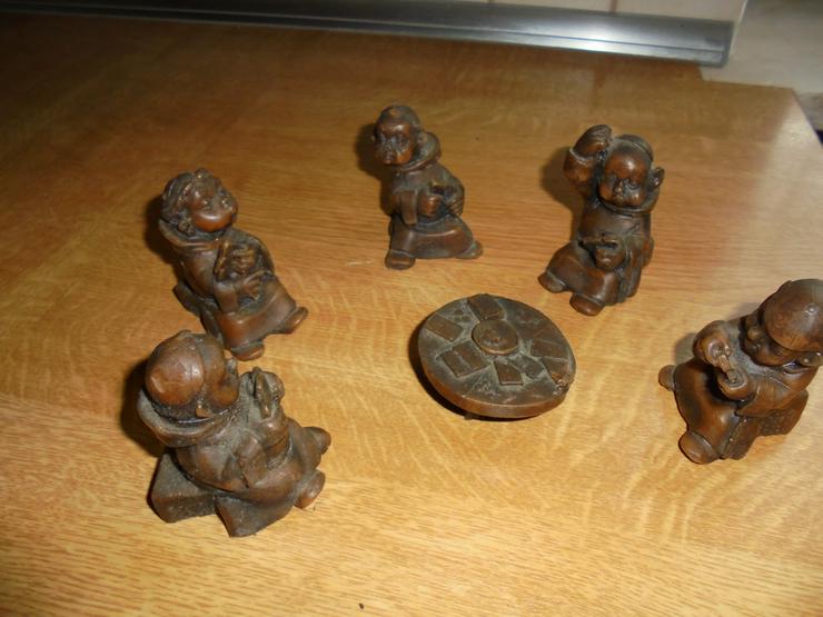 5 Stück Mönche mit Tisch  - Kartenspieler  - Wachsfiguren - Figuren - Bild 3