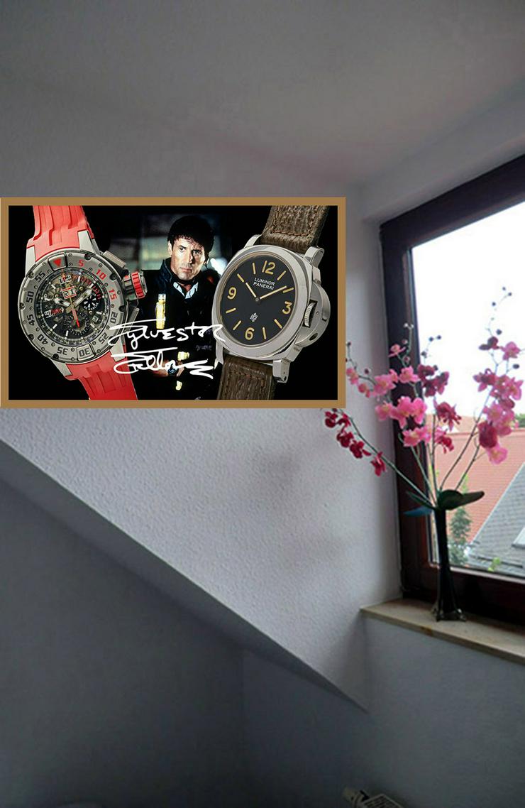 Sylvester Stallone Signierte Wanddekoration "Ich liebe Uhren!".   Hingucker! Coole Wanddeko für alle Zimmer! Rambo. Rocky. Souvenir. XXL 75x50 cm. 