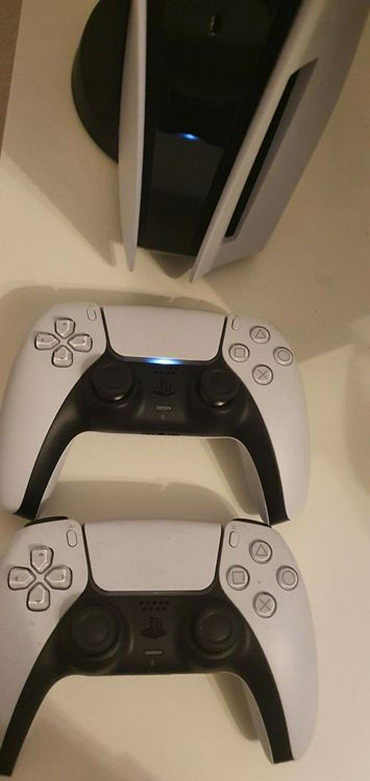 Playstation 5 mit zwei Kontroller - PlayStation Konsolen & Controller - Bild 5