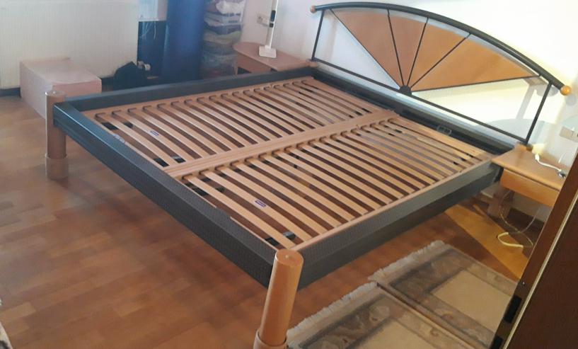 Doppelbett mit verstellbaren Lattenrost und Nachttische - hochwertiges, stabiles Holz / Metall Bett - 160 x 200 cm