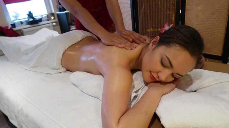 Masseurin für Thai, und Wellness Massagen