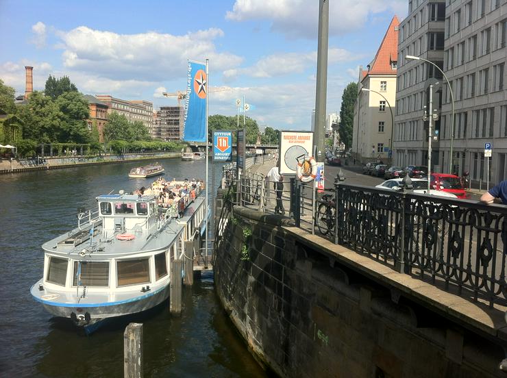 Bild 14: BERLIN 3 ZIMMER FERIENWOHNUNG MITTE UNTERKUNFT WLAN BALKON NR nah BRANDENBURGER TOR