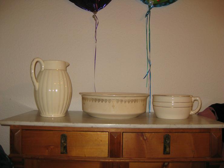 Bild 1: Altes Waschset: Waschschüssel mit Krug und Topf (Goldrand)