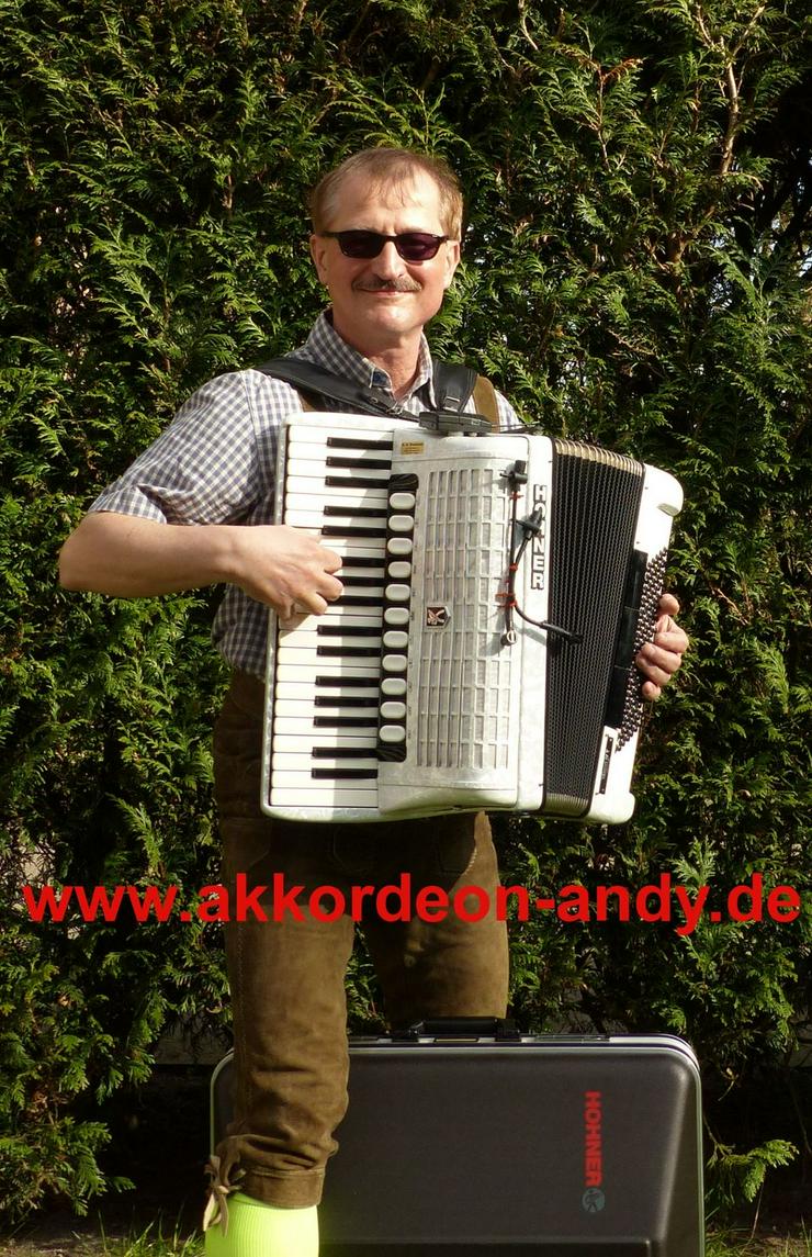 Bild 4: Akkordeonspieler aus Schlesien: deutsche, internationale Musik