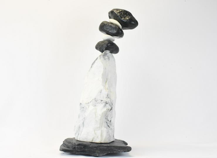 Weiße und schwarze Marmorskulptur - Figuren & Objekte - Bild 1