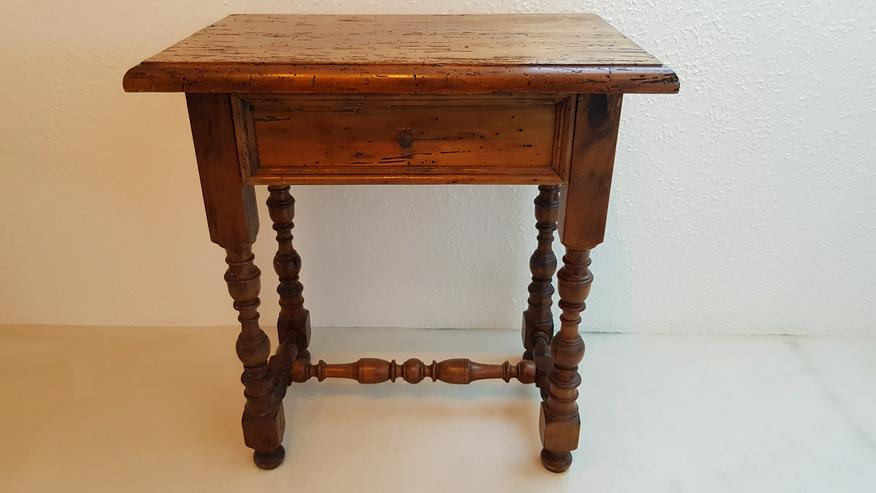 Antike Beistelltische 2x, jeweils mit 1 Schublade, antik