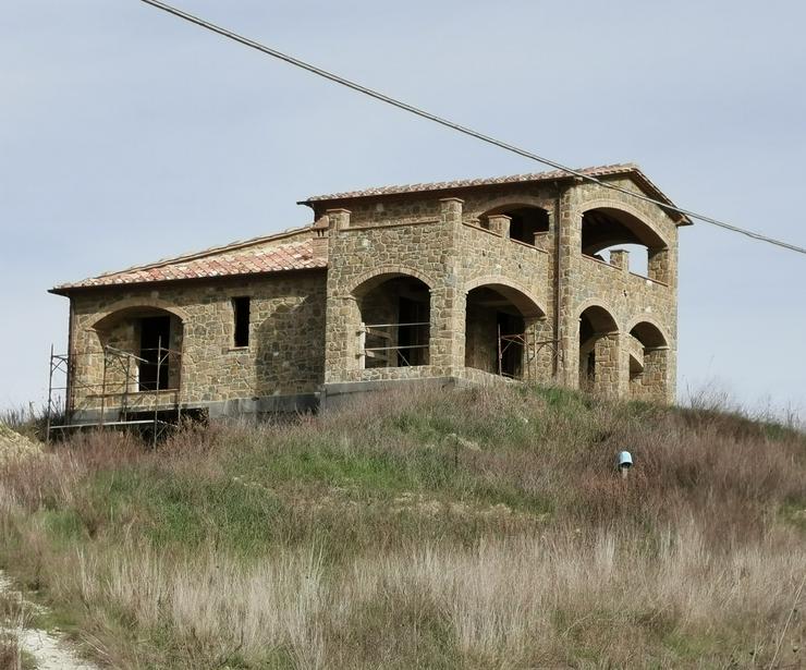 Landhaus aus Stein mit 1 ha Land in Toskana - Haus kaufen - Bild 2