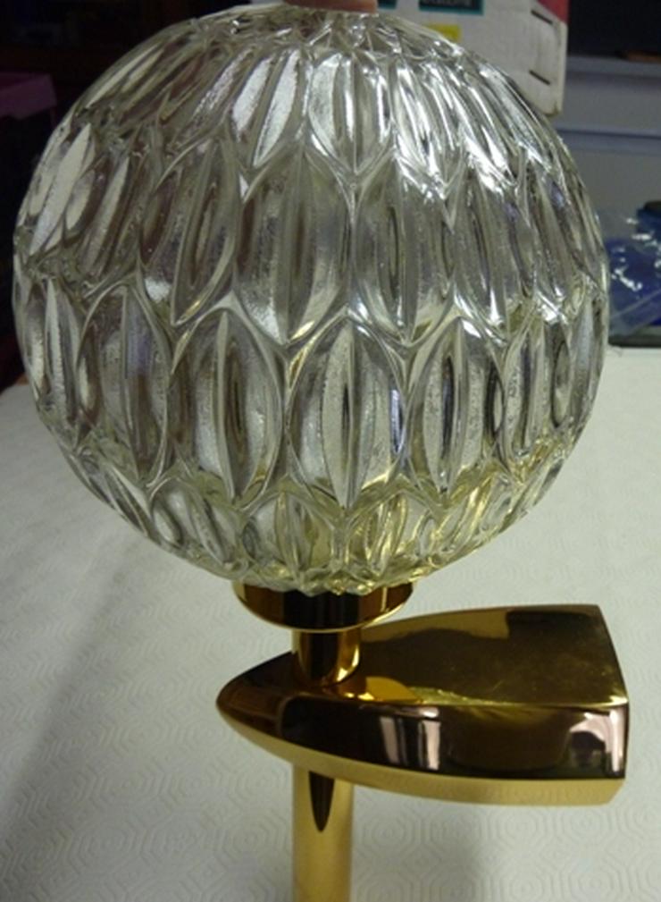 Bild 1: Keuco - Wandleuchte Objekt mit 24 K Halterung und kugelförmige Glasschirm.